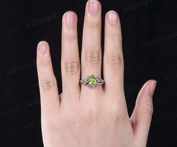 Art Deco Leaf Vine Twig Branch Leaf Nature Inspired Engagement Ring Set Unique Pear Cut August Birthstone Natural Peridot Wedding Ring Emerald Wedding Band 14k White Gold 2pcs Bridal Ring Set
