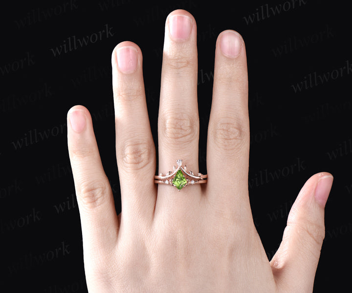 Unique kite peridot engagement ring rose gold art deco nature inspired pear moissanite ring women wedding promise ring set birthstone gift