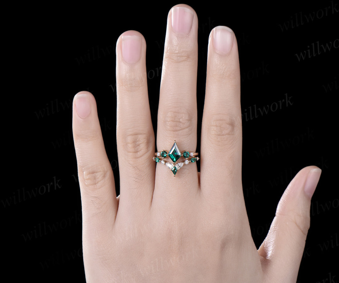 Unique kite emerald engagement ring set 5-Stone ring curved kite emerald moissanite wedding band May birthstone jewelry gifts