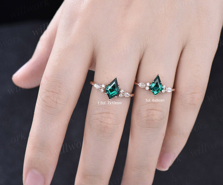 Unique vintage kite cut green emerald engagement ring set 18k rose gold six prong marquise cut moissanite promise wedding ring set for women
