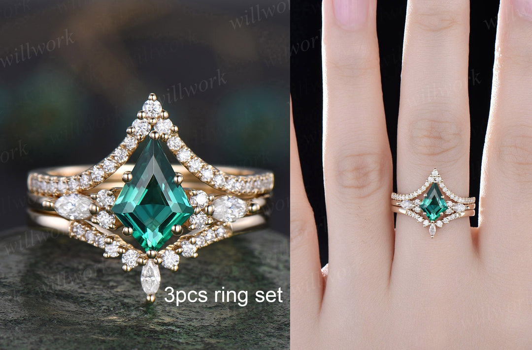 Unique vintage kite cut green emerald engagement ring set 18k rose gold six prong marquise cut moissanite promise wedding ring set for women