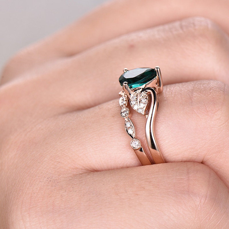 2pcs pear emerald engagement ring set rose gold emerald ring vintage art deco flower diamond wedding bridal ring set May birthstone ring