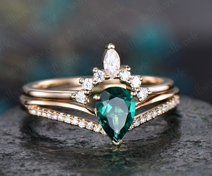 5x7mm emerald engagement ring set yellow gold 2pcs Split Shank diamond moissanite matching band unique crown wedding bridal promise ring