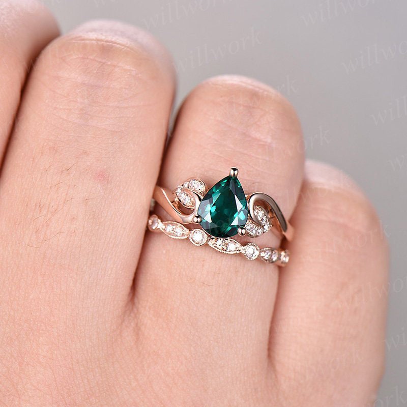 2pcs pear emerald engagement ring set rose gold emerald ring vintage art deco flower diamond wedding bridal ring set May birthstone ring