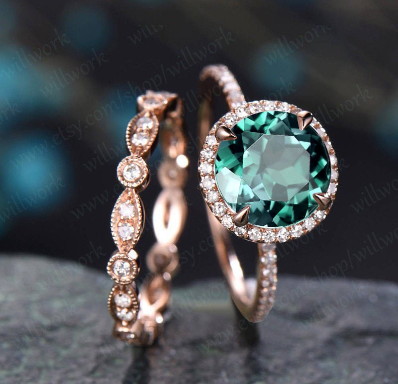 Vintage emerald wedding deals rings