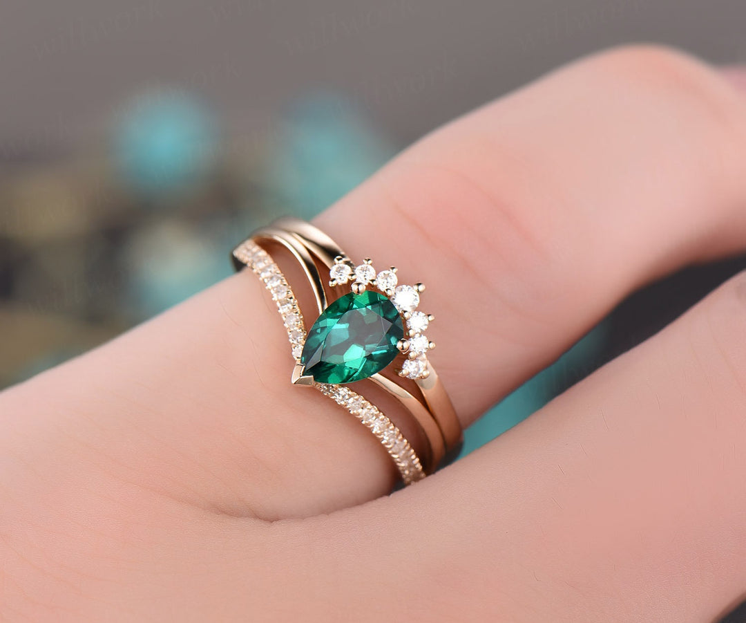 5x7mm emerald engagement ring set yellow gold 2pcs split shank diamond moissanite matching May birthstone crown wedding bridal promise ring