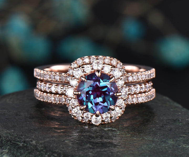 2pcs alexandrite ring set unique bridal set alexandrite engagement ring set 14k rose gold moissanite halo ring diamond wedding band jewelry