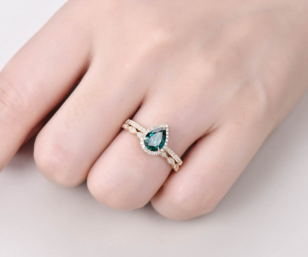 Green emerald engagement ring set rose gold emerald ring vintage diamond halo ring May birthstone ring 2pcs wedding ring set promise ring