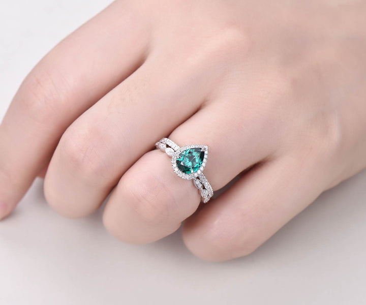 Green emerald engagement ring set rose gold emerald ring vintage diamond halo ring May birthstone ring 2pcs wedding ring set promise ring