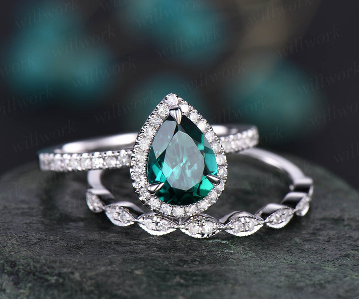 Green emerald engagement ring set rose gold emerald ring vintage diamond halo ring May birthstone ring 2pcs wedding ring set promise ring