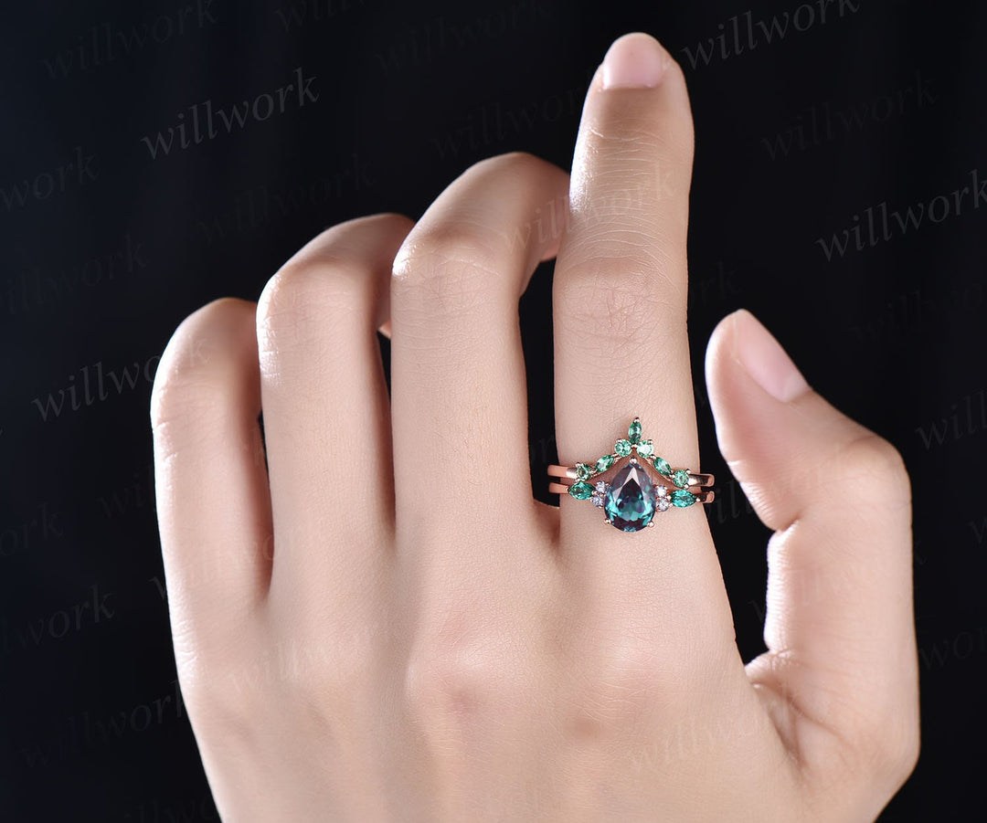 Best engagement ring 2pcs pear shaped Alexandrite engagement ring set for women marquise emerald wedding band unique bridal ring set jewelry