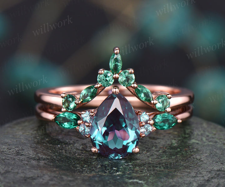 Best engagement ring 2pcs pear shaped Alexandrite engagement ring set for women marquise emerald wedding band unique bridal ring set jewelry