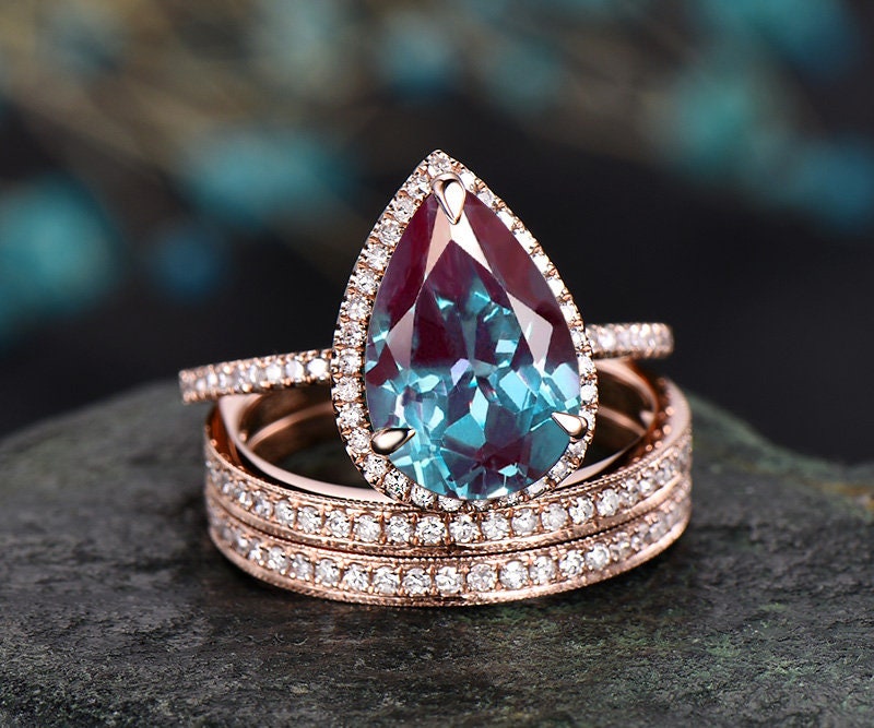 Vintage pear shaped Alexandrite ring set unique Alexandrite engagement ring set rose gold Milgrain diamond halo ring wedding ring set women