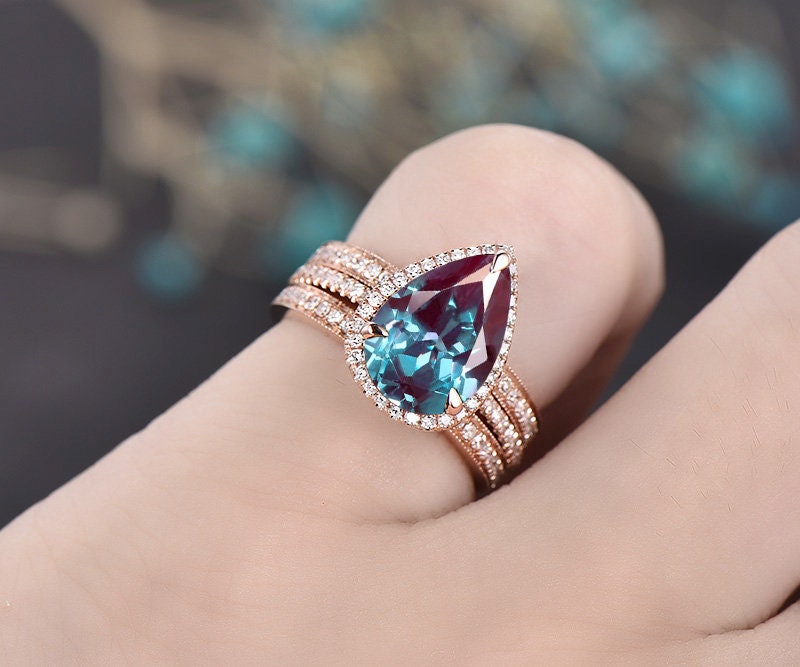 Vintage pear shaped Alexandrite ring set unique Alexandrite engagement ring set rose gold Milgrain diamond halo ring wedding ring set women