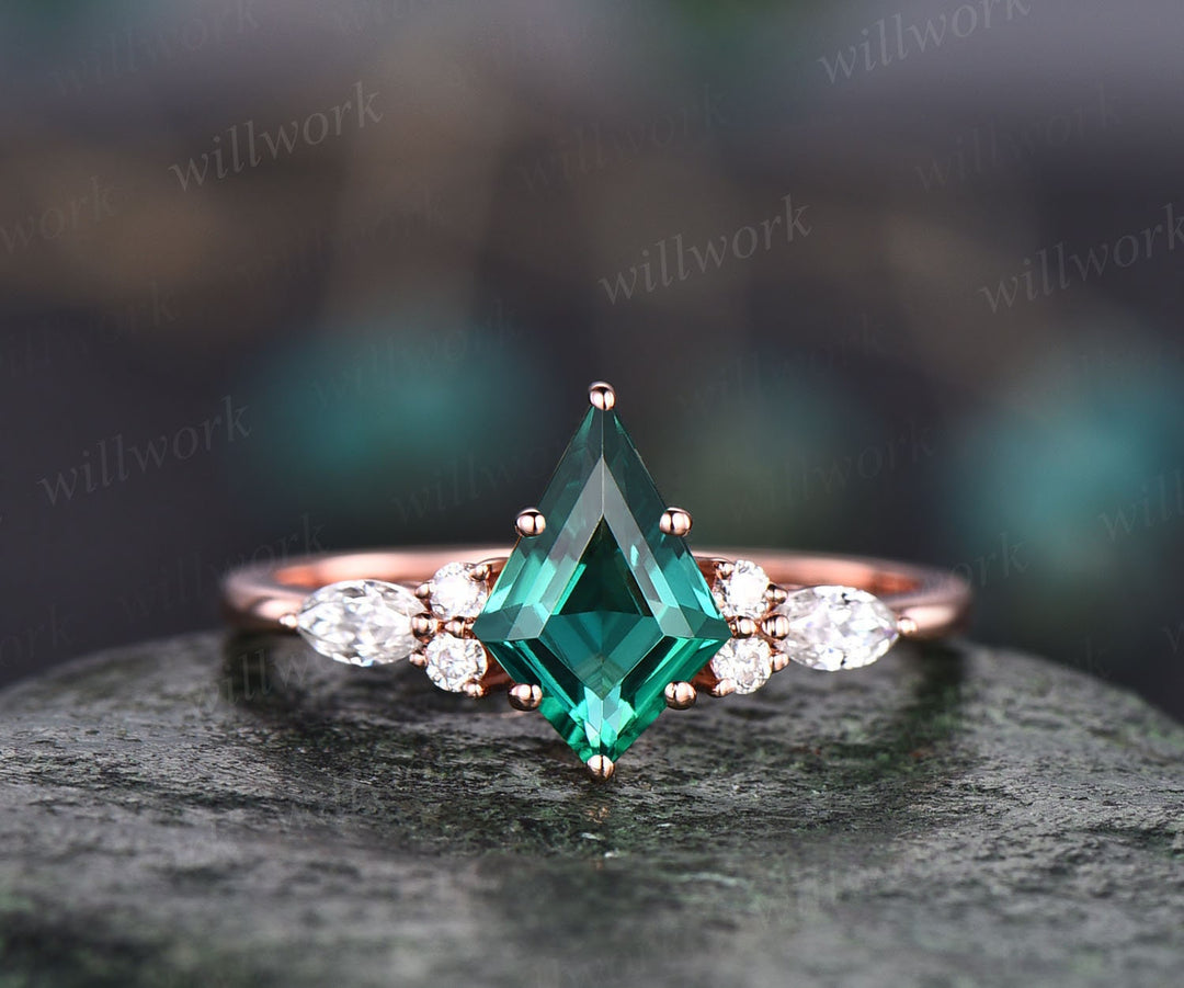 Unique vintage kite cut green emerald engagement ring set 18k rose gold six prong marquise cut moissanite promise wedding ring set for women