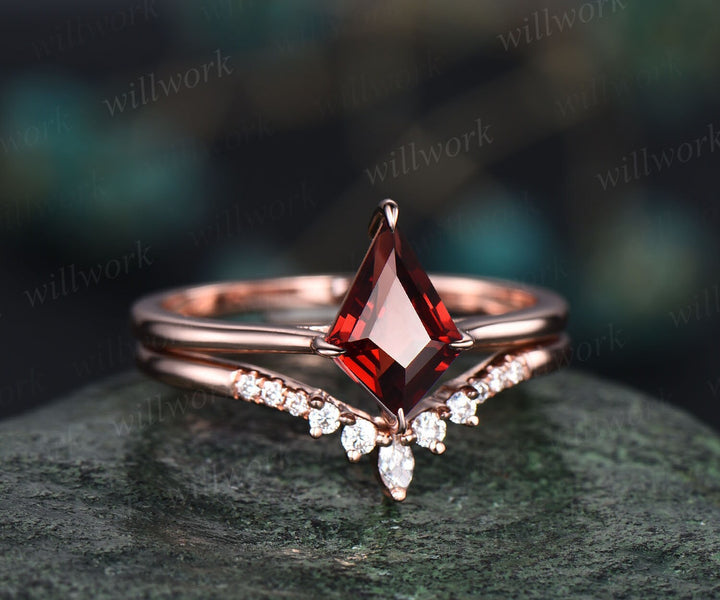 Kite cut red garnet ring gold vintage garnet engagement ring set 14k rose gold unique engagement ring moissanite bridal ring set for women