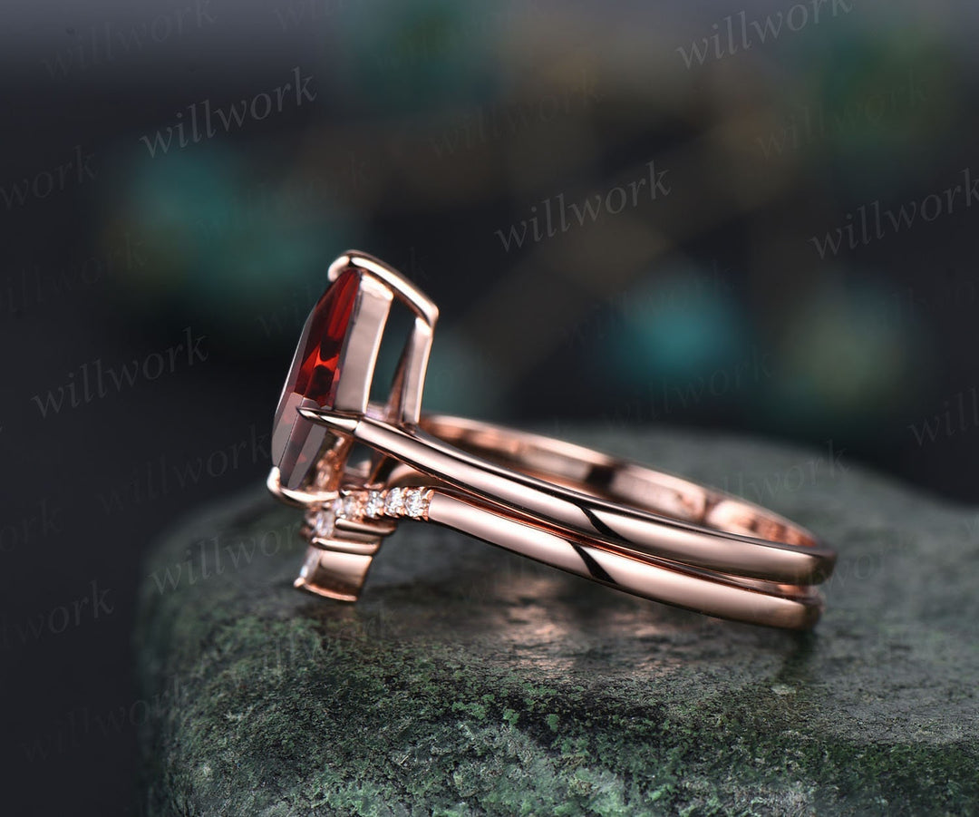 Kite cut red garnet ring gold vintage garnet engagement ring set 14k rose gold unique engagement ring moissanite bridal ring set for women