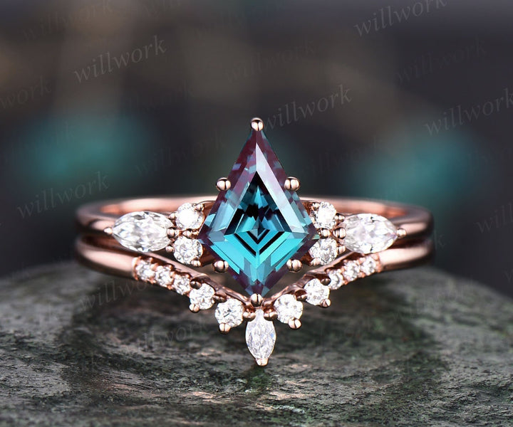 Alexandrite ring kite cut engagement ring rose gold Alternative Alexandrite engagement ring art deco diamond ring set anniversary ring set