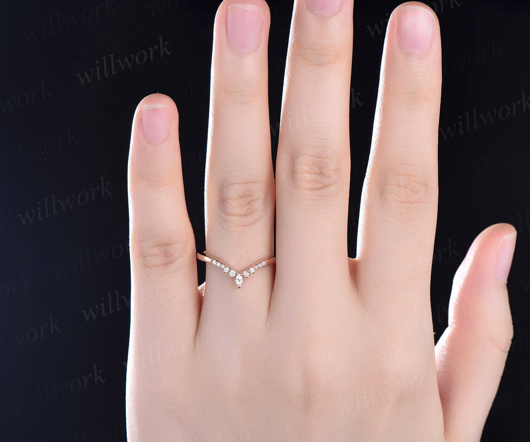 Vintage Curved V shaped diamond wedding band 14k 18k rose gold art deco unique moissanite wedding ring band dainty anniversary ring women