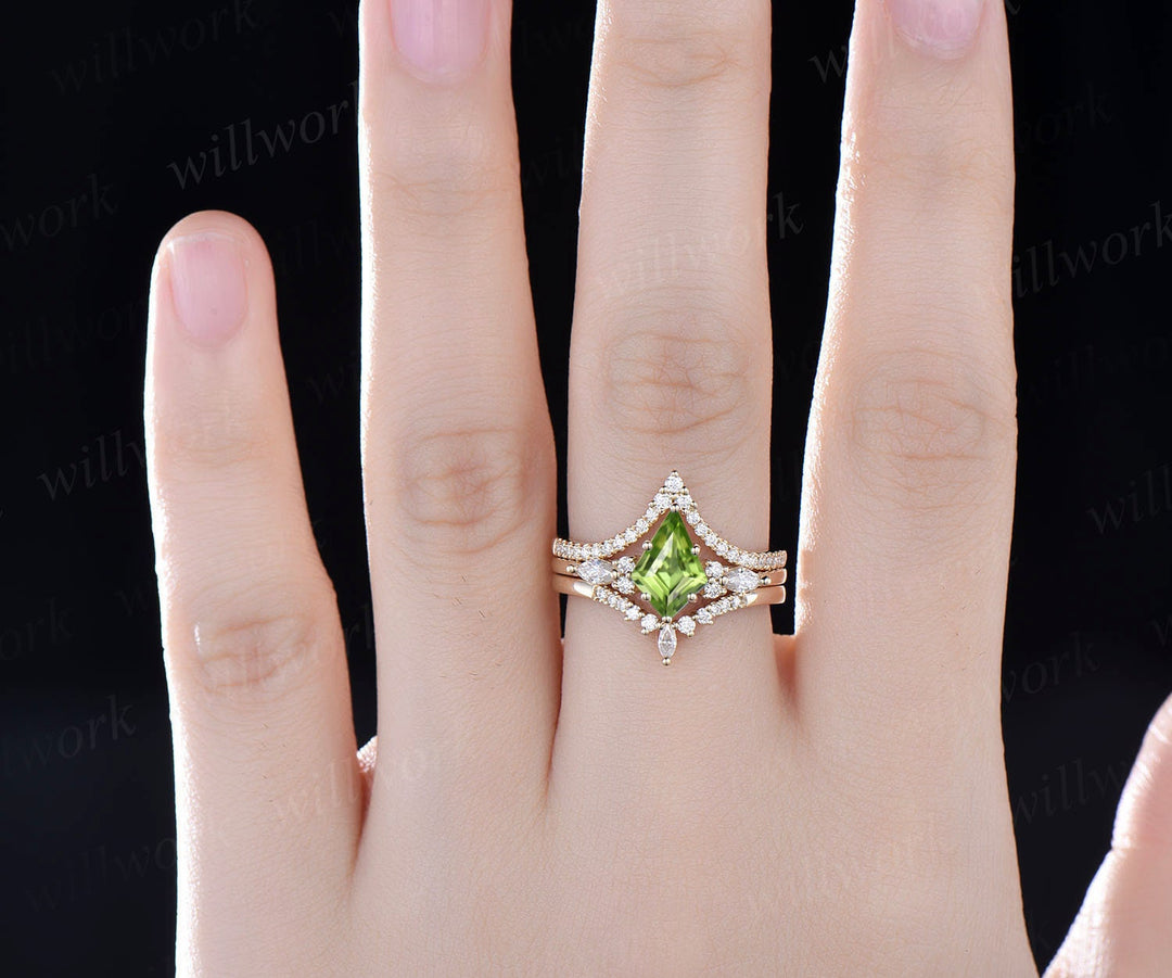 3pcs kite cut peridot engagement ring set 14k yellow gold art deco unique wedding bridal ring set moissanite ring for women fine jewelry
