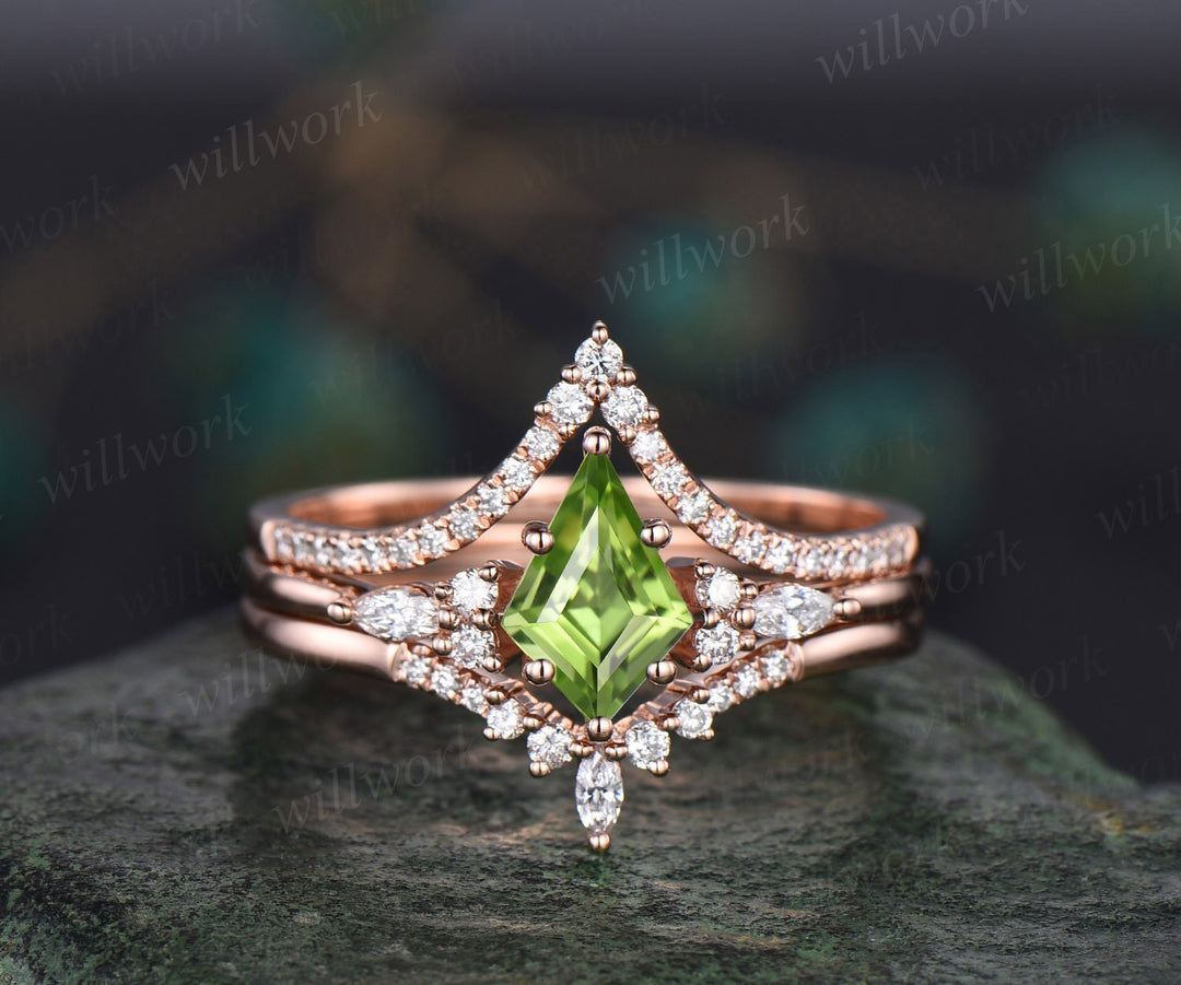 3pcs kite cut peridot engagement ring set 14k yellow gold art deco unique wedding bridal ring set moissanite ring for women fine jewelry