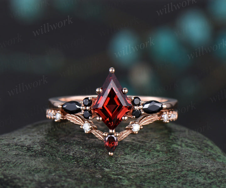 Kite cut red garnet engagement ring rose gold black spinel leaf wedding band moissanite bridal set January birthstone ring anniversary gift