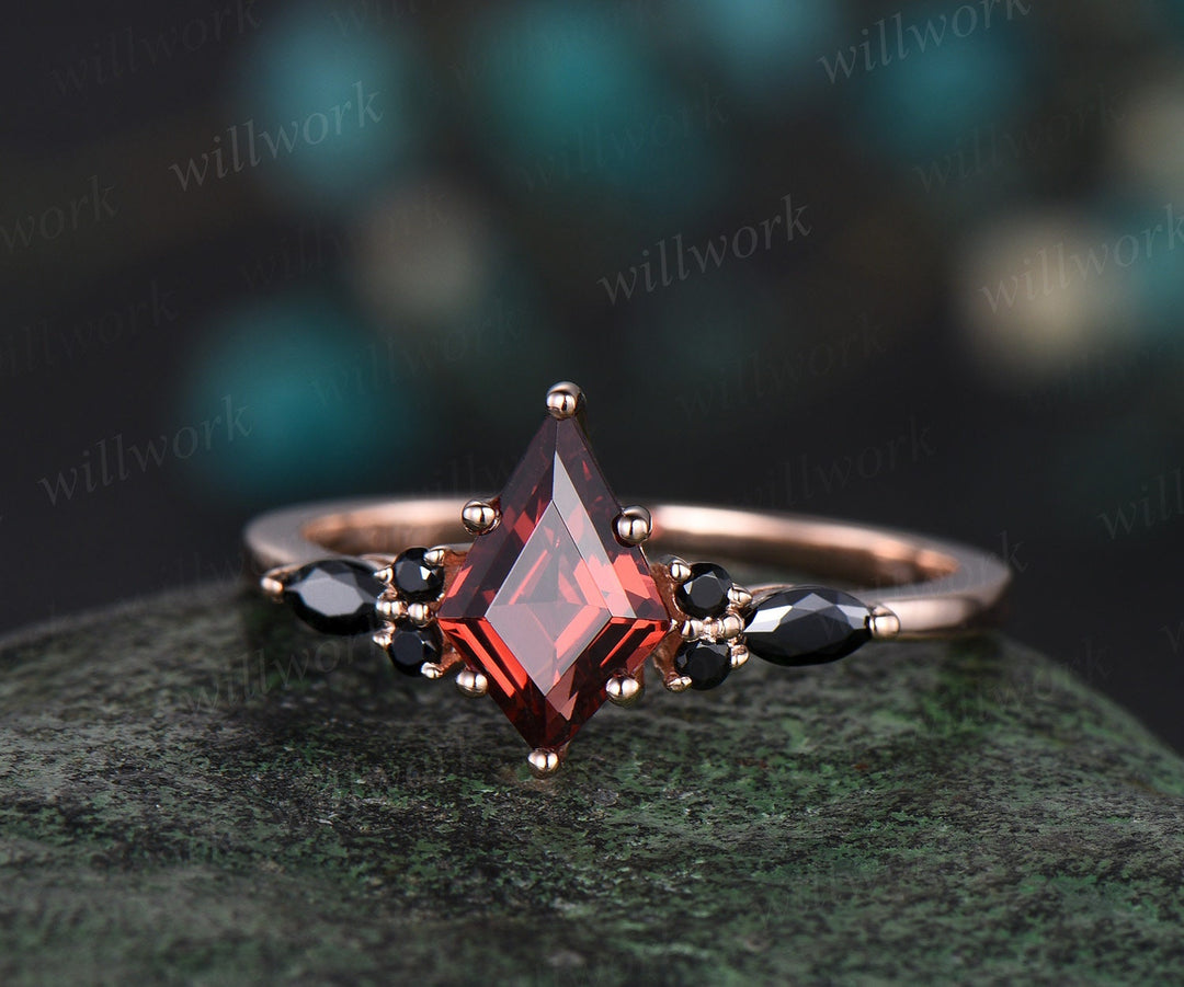 Kite cut red garnet engagement ring rose gold black spinel leaf wedding band moissanite bridal set January birthstone ring anniversary gift