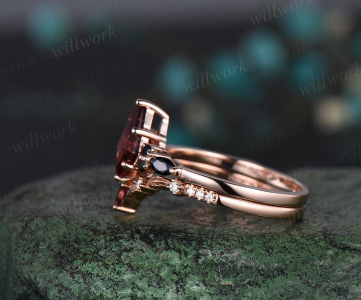 Kite cut red garnet engagement ring rose gold black spinel leaf wedding band moissanite bridal set January birthstone ring anniversary gift