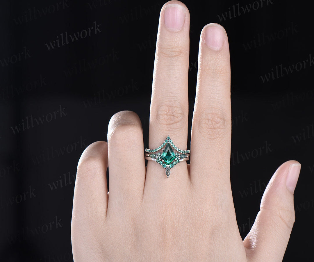 Vintage kite cut green emerald engagement ring white gold stacking vintage moss agate wedding bridal ring set women gemstone jewelry