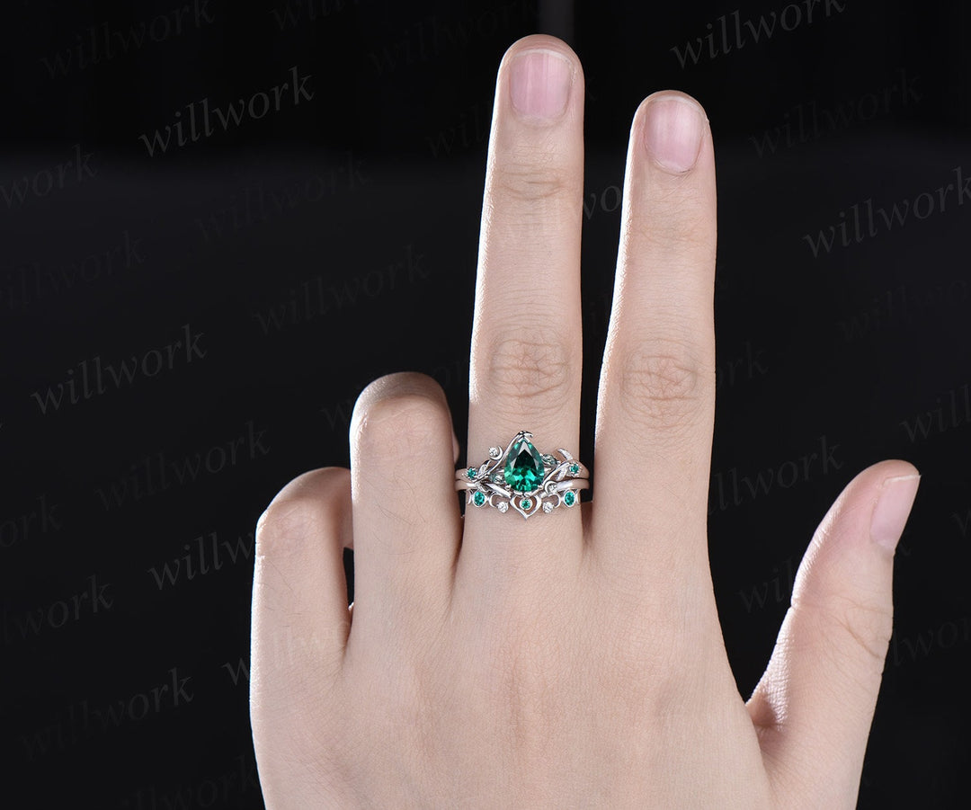 Pear shaped green emerald engagement ring white gold heart leaf moon nature inspired emerald bridal wedding ring set women jewelry gift