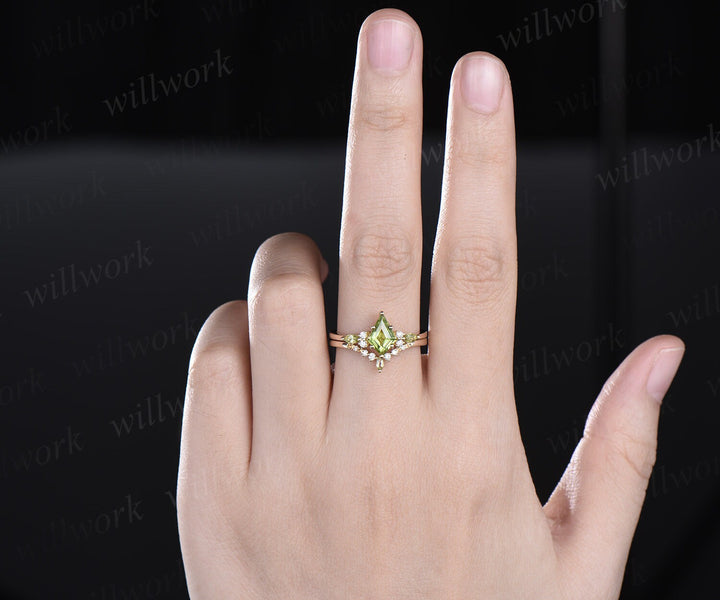 Kite cut peridot ring vintage yellow gold 6 prong unique engagement ring women moissanite citrine ring dainty anniversary ring set gift