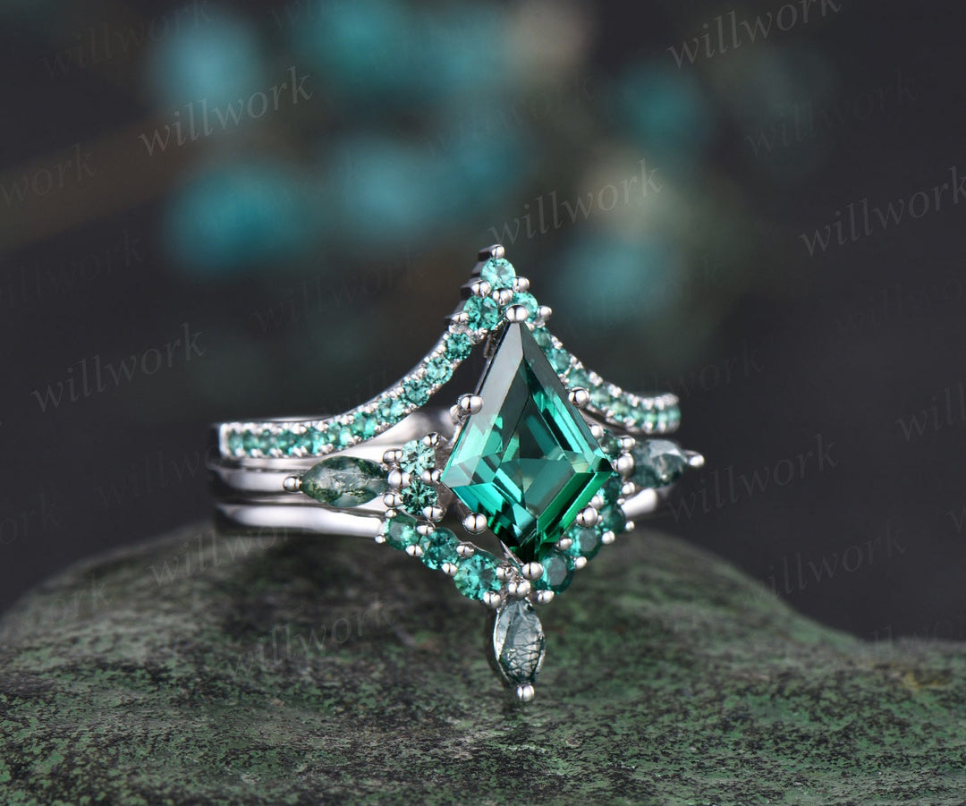 Vintage kite cut green emerald engagement ring white gold stacking vintage moss agate wedding bridal ring set women gemstone jewelry