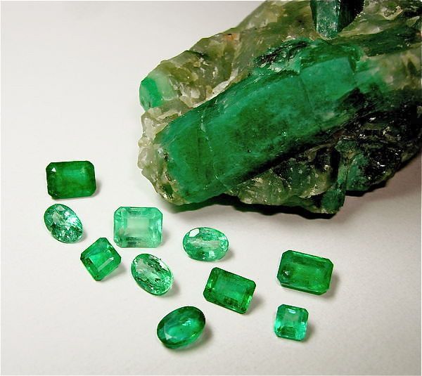 Emerald vs. Diamond: Which Should You Go For?