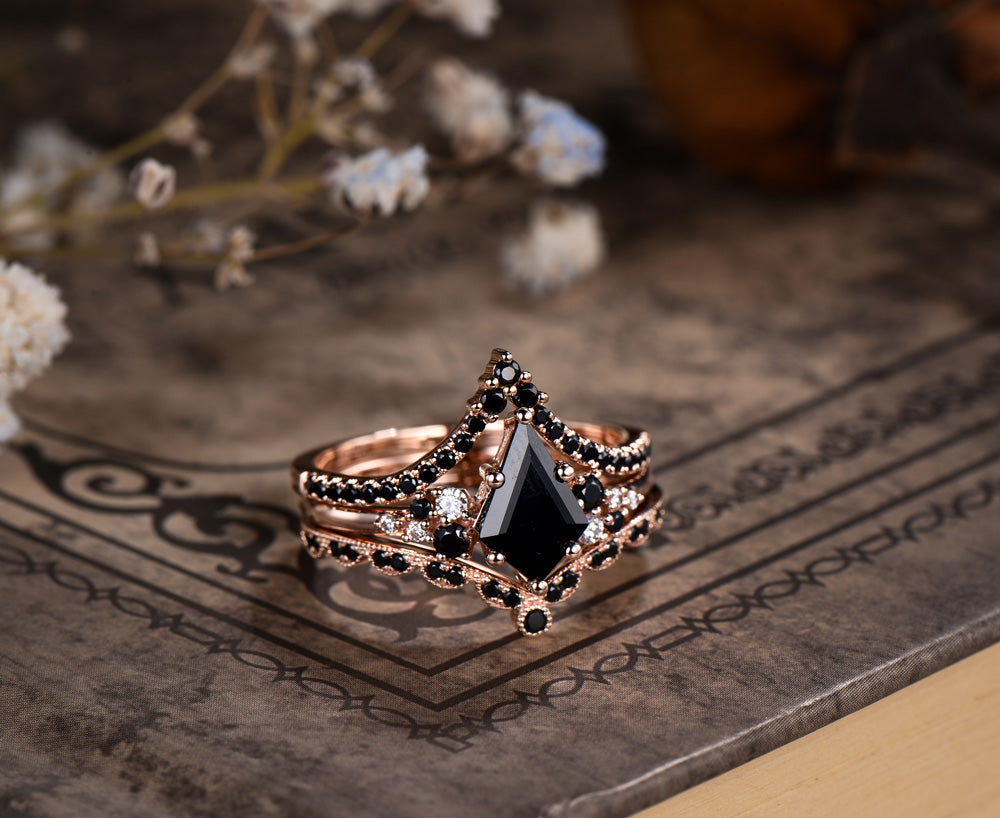 Black Onyx vs. Black Spinel: What’s the Difference ( Which One Belongs in Your Jewelry Box)?