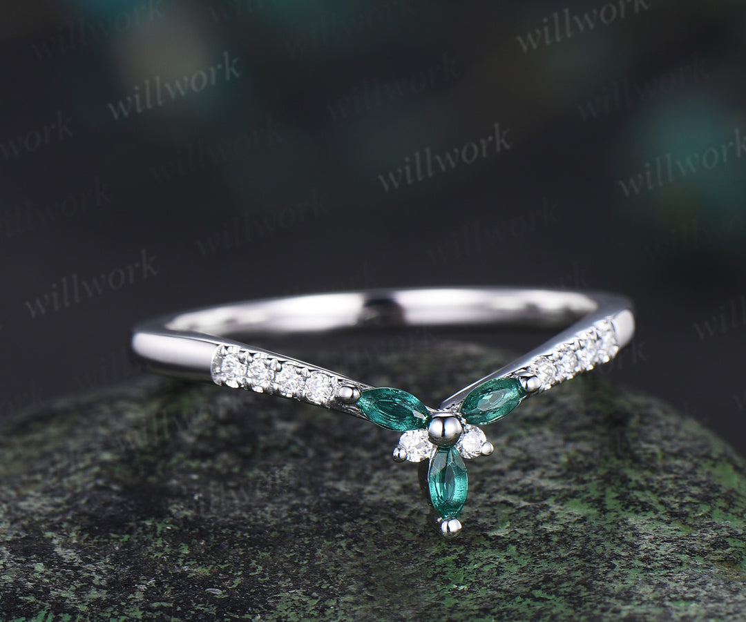 Vintage Curved V shaped emerald diamond wedding band 14k 18k white gold unique moissanite wedding ring band dainty anniversary ring women