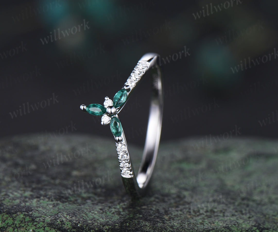 Vintage Curved V shaped emerald diamond wedding band 14k 18k white gold unique moissanite wedding ring band dainty anniversary ring women