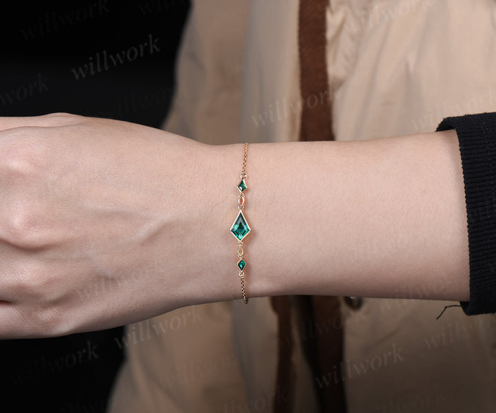 Kite Cut Green Emerald Chain Bracelet 14k yellow Gold Bezel Wedding Bracelet May Birthstone Gifts Women Unique Adjustable Bracelets