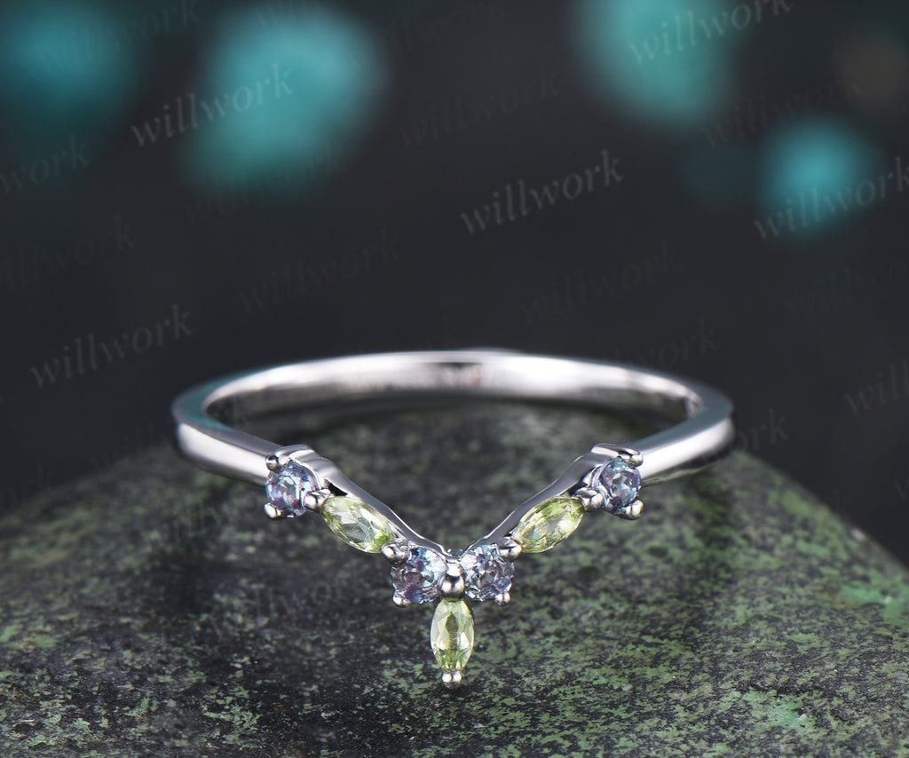 Curved V shaped wedding band unique marquise peridot round