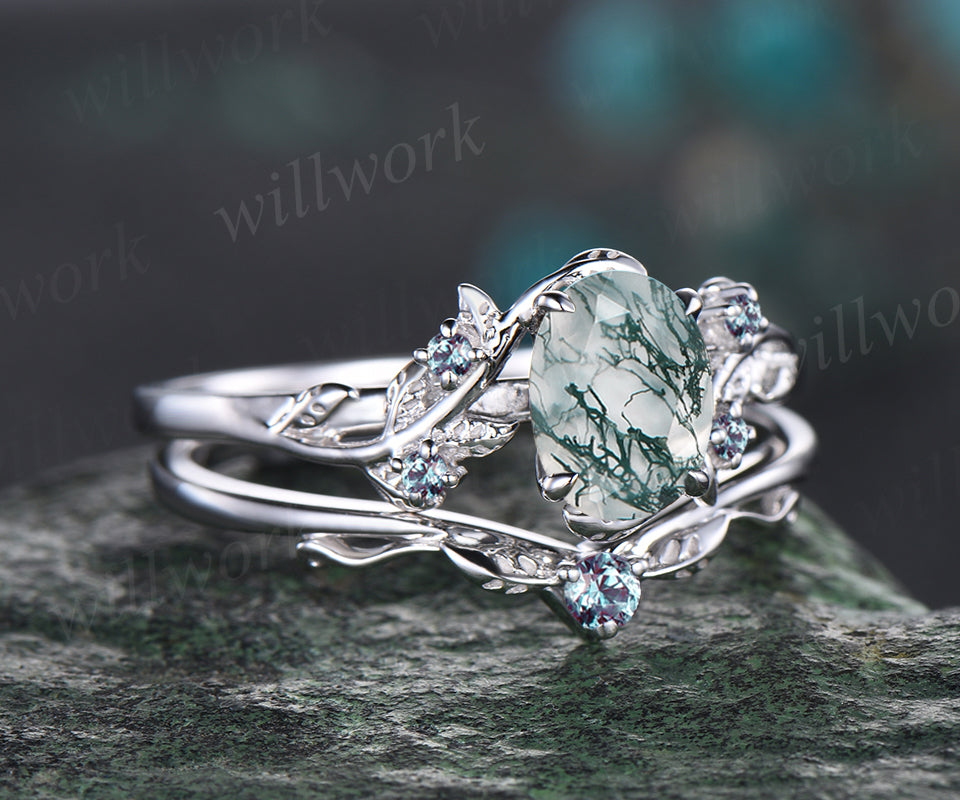 Agate Emerald Solitaire Gemstone Ring | Caitlyn Minimalist