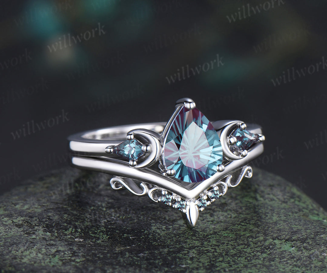 Pear shape firworks cut alexandrite ring set kite cut alexandrite art deco moon ring matching curved band vintage bridal set