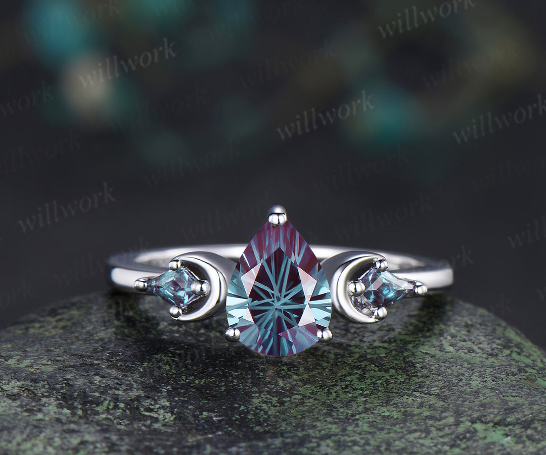 Pear shape firworks cut alexandrite ring set kite cut alexandrite art deco moon ring matching curved band vintage bridal set