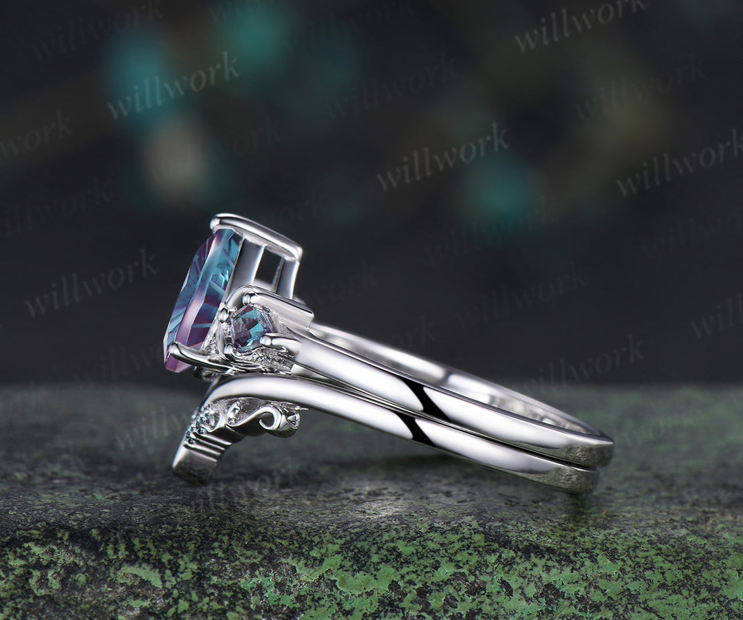 Pear shape firworks cut alexandrite ring set kite cut alexandrite art deco moon ring matching curved band vintage bridal set