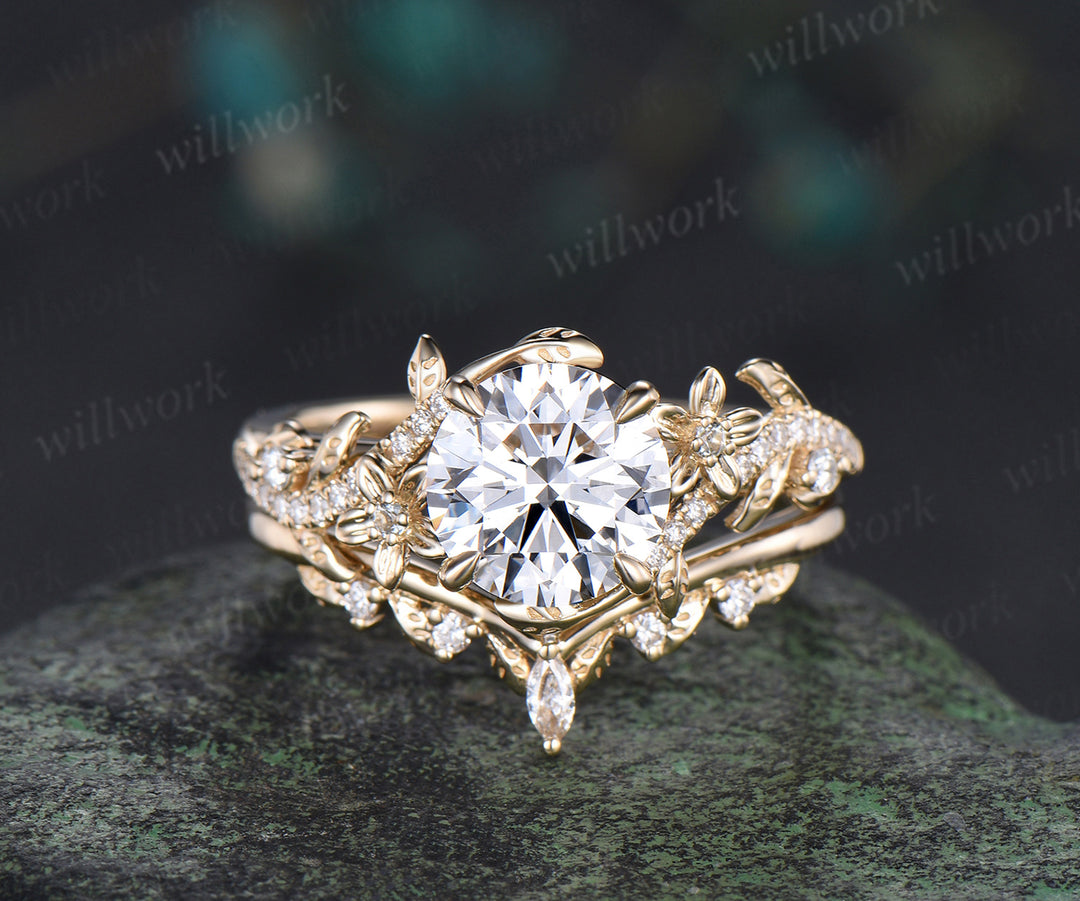 14k Gold Lab Created 8mm Round Alexandrite & Diamond Halo Ring 14k Gold Lab Created 8mm Round Alexandrite & Diamond Halo Ring