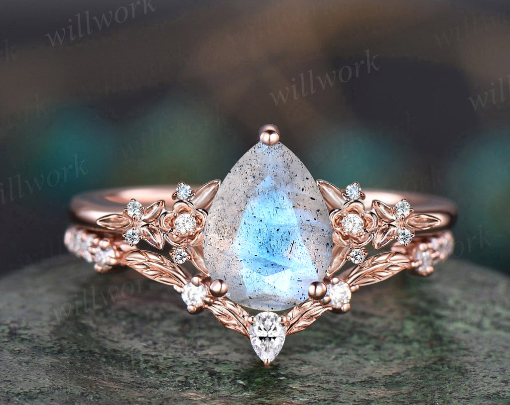 Vintage Pear Labradorite Leaf Ring