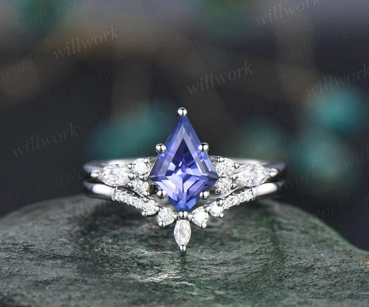 Kite cut natural tanzanite engagement ring set 14k rose gold marquise cut diamond ring women unique bridal wedding ring set gift