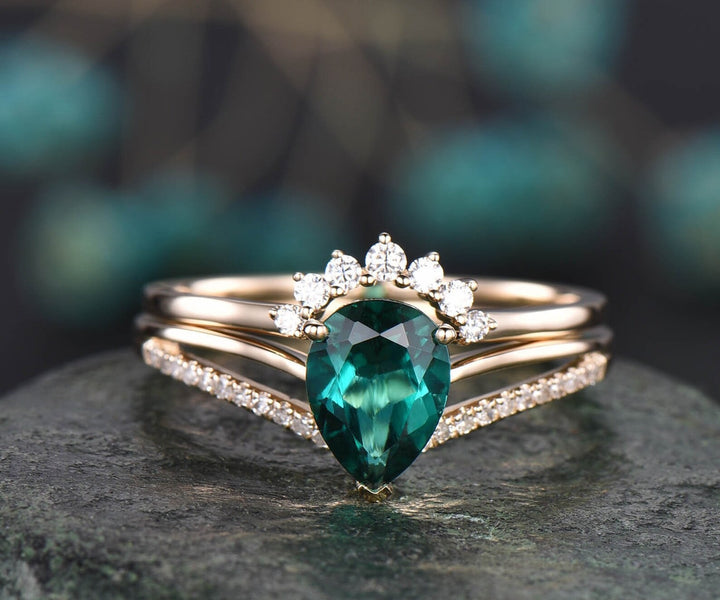 Vintage unique engagement ring 2pcs 6x8mm emerald engagement ring set 14k rose gold split shank diamond moissanite band May birthstone ring