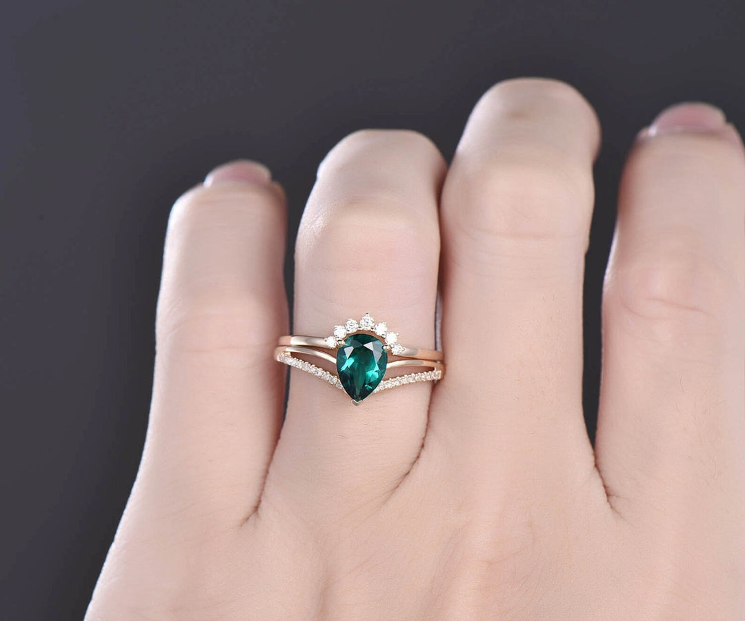 Vintage unique engagement ring 2pcs 6x8mm emerald engagement ring set 14k rose gold split shank diamond moissanite band May birthstone ring