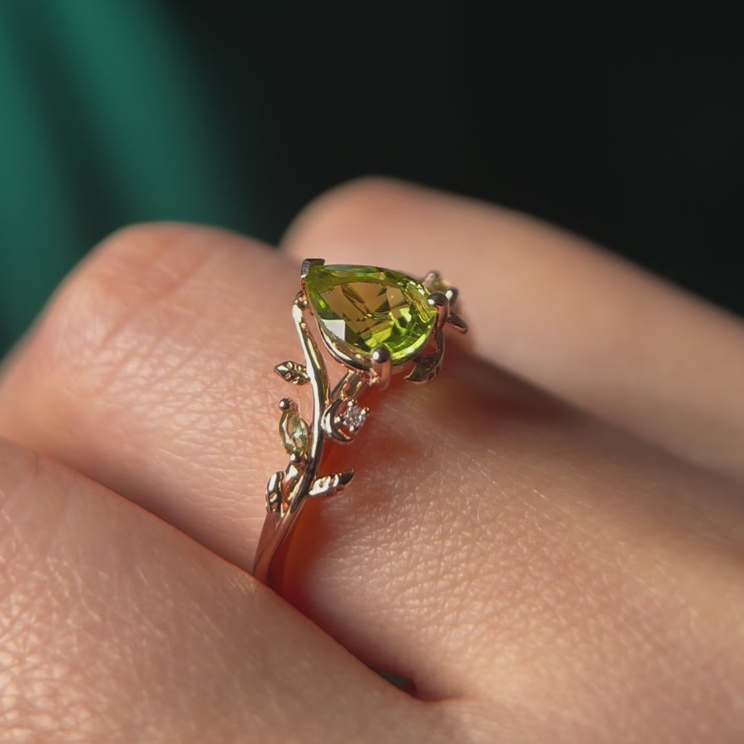 Vintage pear shaped peridot engagement ring twisted leaf moon Crystal gemstone wedding anniversary ring set gift