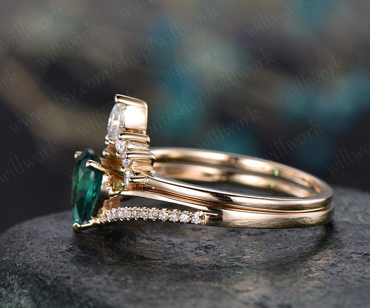 5x7mm emerald engagement ring set yellow gold 2pcs Split Shank diamond moissanite matching band unique crown wedding bridal promise ring