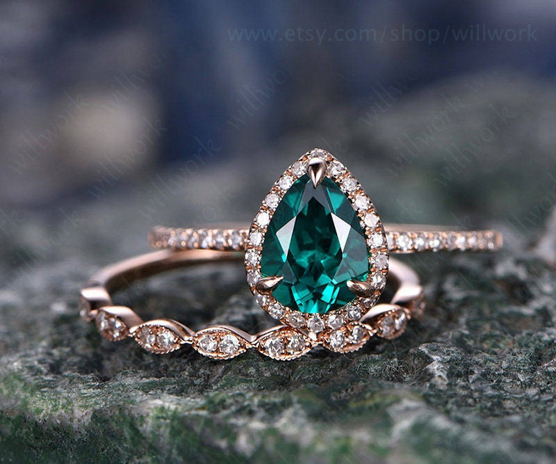 Green emerald engagement ring set rose gold emerald ring vintage diamond halo ring May birthstone ring 2pcs wedding ring set promise ring